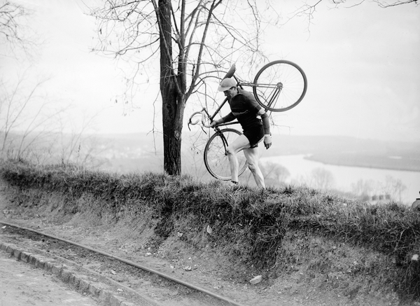 The Link: Cyclo-cross à Melun, 1924