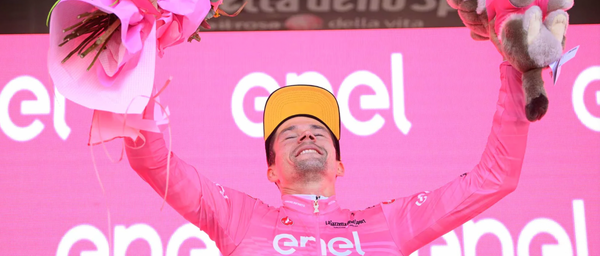 Primož Roglič scrive finalmente la sua favola a lieto fine, in uno dei giorni più folli del Giro d'Italia
