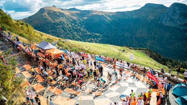 How are the Tour de France climbs classified?