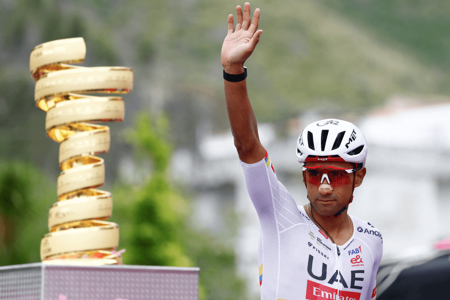 Circumstances change, but not the result: UAE-Team Emirates-XRG subject Giro d'Italia peloton to latest lesson and defeat