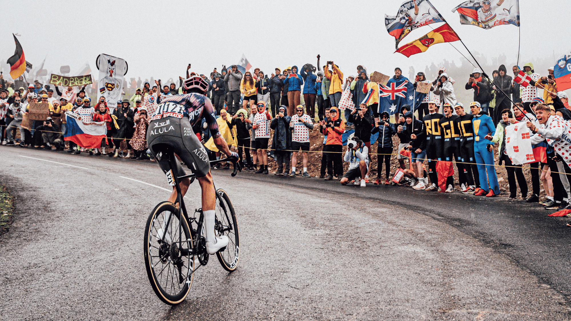 How are the Tour de France climbs classified?
