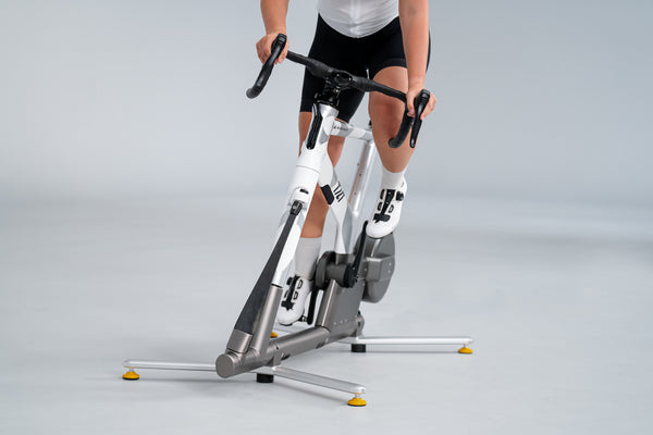 Una bici per gli allenamenti virtuali in grado di simulare davvero una pedalata reale?